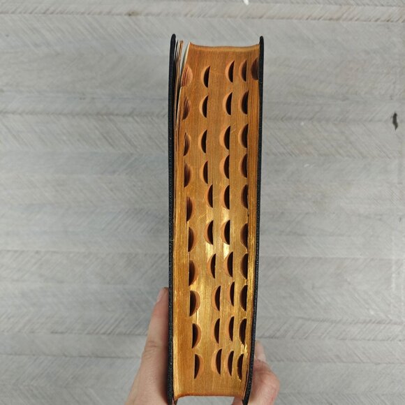 Vintage New Catholic Holy Bible Illustrated Black Leather Gold-Edged Indexed - Picture 4 of 16